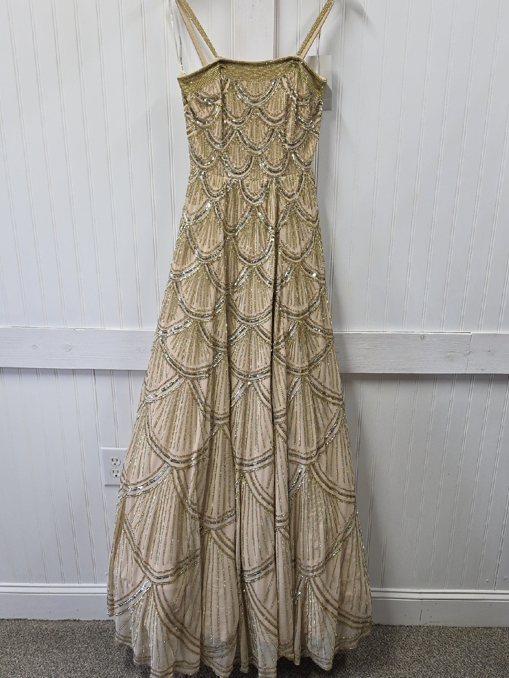 Sherri Hill NWT Gold Beaded Scallop Pattern Pageant Ball Gown Dress Size 0
